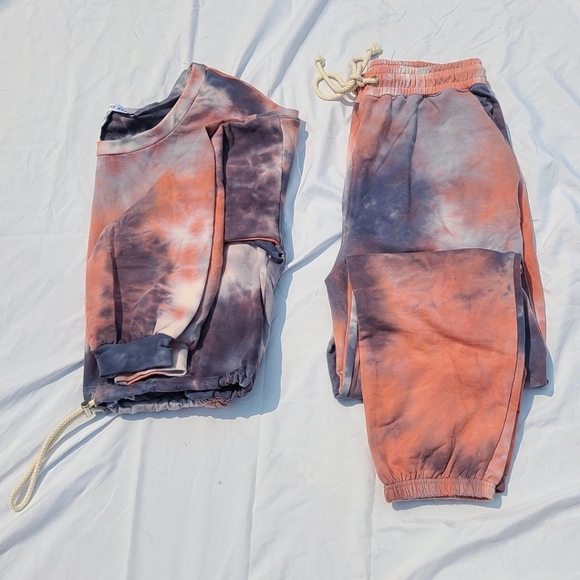 🆕️Above the Clouds// Tie Dye Sweatpant - Picture 2 of 2